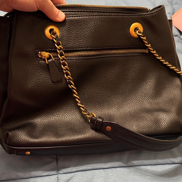 Guess Black Shoulder Bag with Gold Chain - Picture 7 of 8